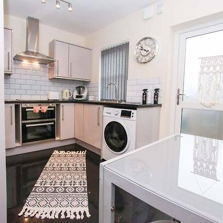 No25-Luxe Living Guest House- 2 Bed-Wifi-Free Parking-City- Beach Swansea Dış mekan fotoğraf