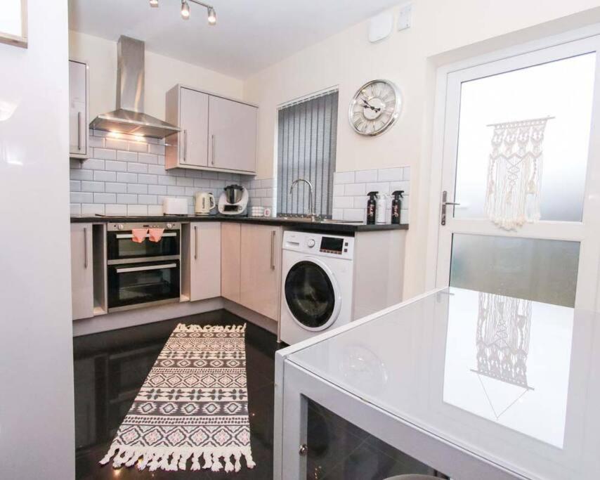 No25-Luxe Living Guest House- 2 Bed-Wifi-Free Parking-City- Beach Swansea Dış mekan fotoğraf