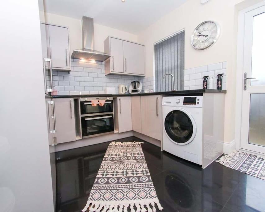 No25-Luxe Living Guest House- 2 Bed-Wifi-Free Parking-City- Beach Swansea Dış mekan fotoğraf