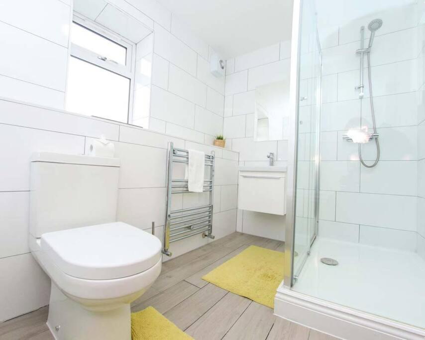 No25-Luxe Living Guest House- 2 Bed-Wifi-Free Parking-City- Beach Swansea Dış mekan fotoğraf